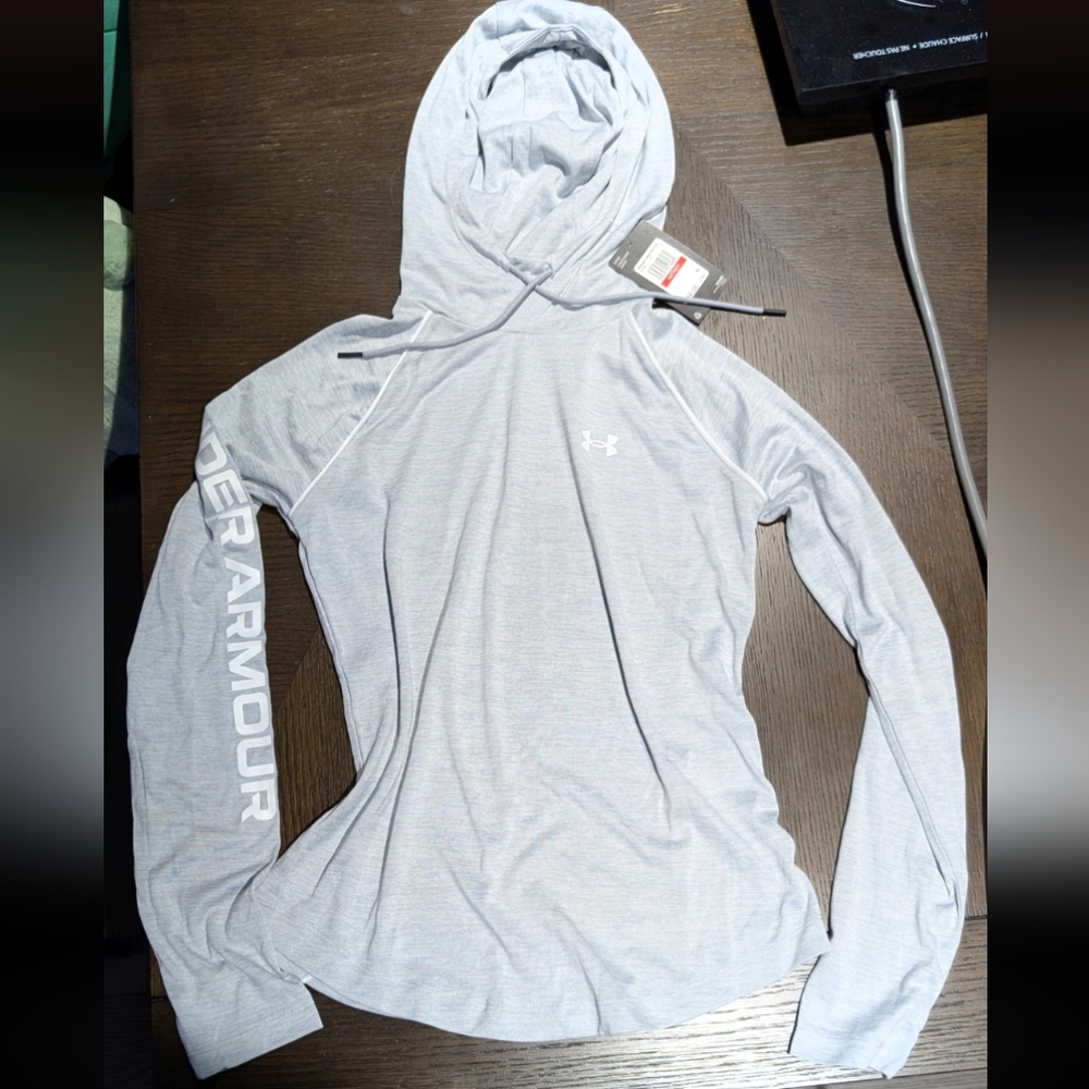 Under Armour light gray velocity breathable hoodie size XS new retail 50$